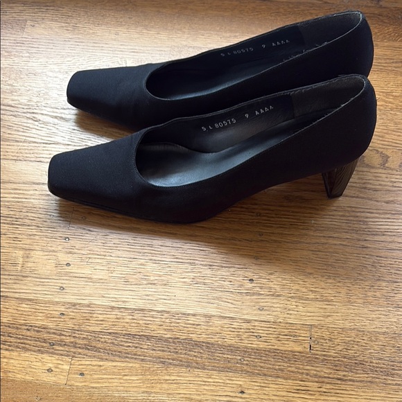 Stuart Weitzman Black Heels Classic Pumps - Picture 1 of 6